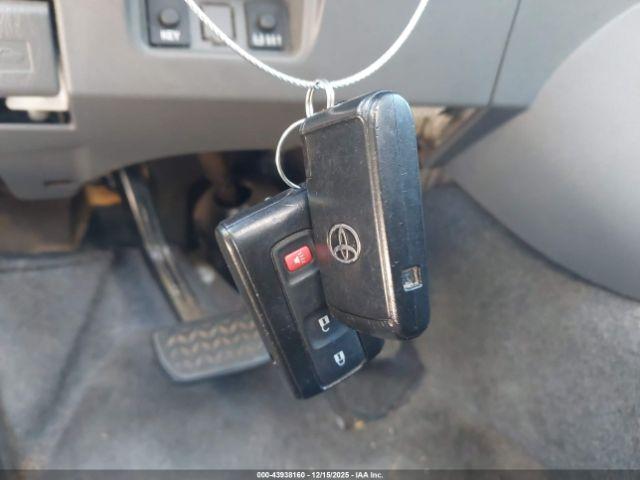 Toyota Prius Image 10