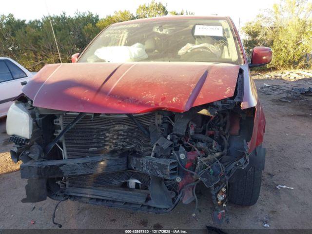 Chrysler Town & Country Touring Image 11