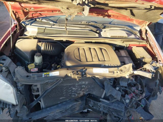 Chrysler Town & Country Touring Image 3