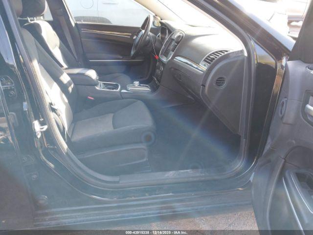 Chrysler 300 Touring Image 3