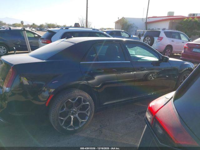 Chrysler 300 Touring Image 11