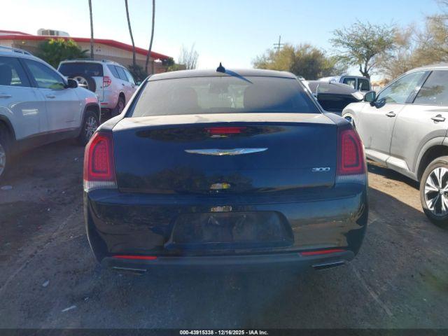 Chrysler 300 Touring Image 13