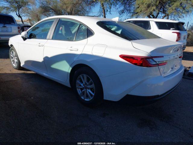 Toyota Camry Le Image 15