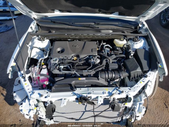 Toyota Camry Le Image 7