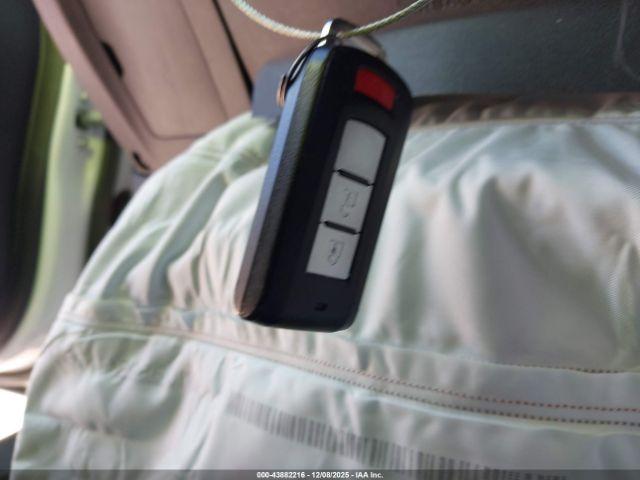 Mitsubishi Outlander Image 16