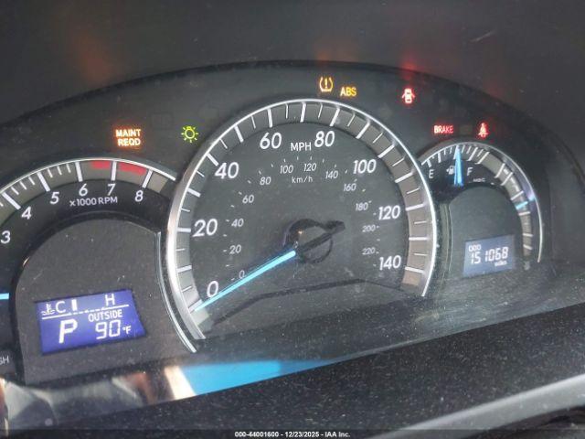 Toyota Camry Se Image 16