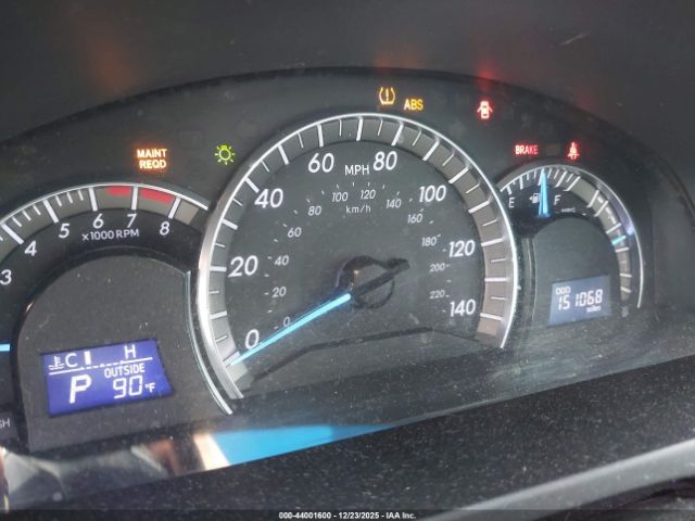 Toyota Camry Se Image 11