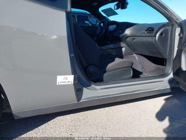 Dodge Challenger Sxt Image 2