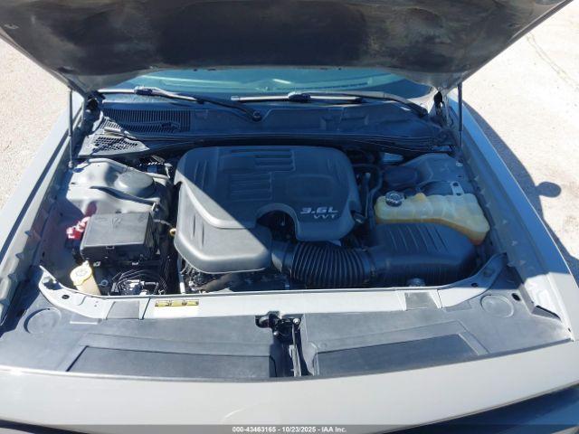 Dodge Challenger Sxt Image 10