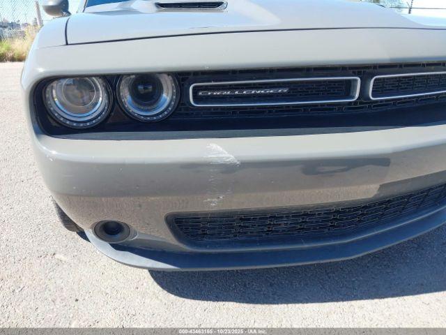 Dodge Challenger Sxt Image 9